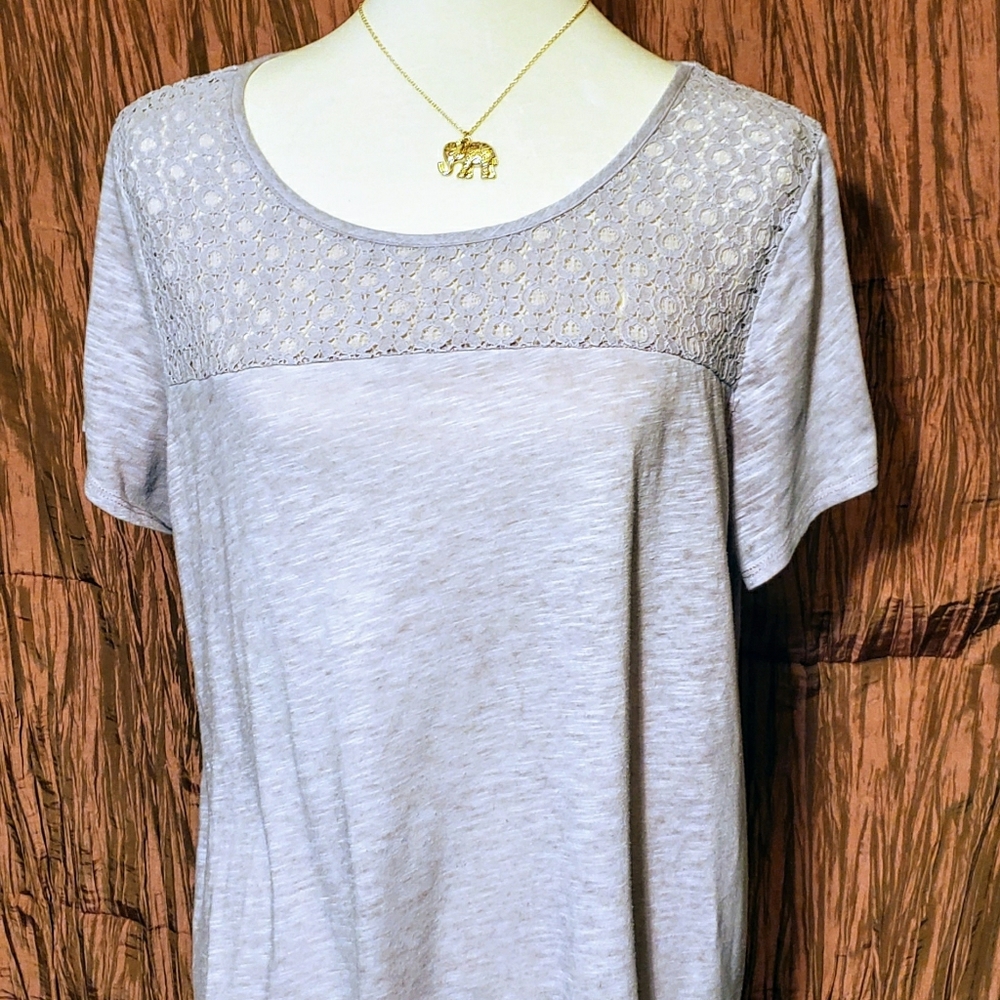 Liz Lange Maternity Top size L